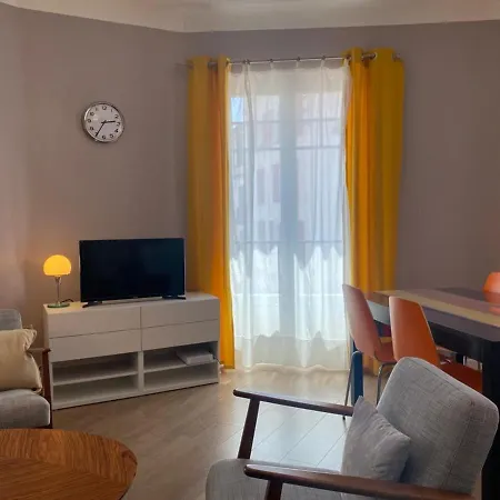Charmant T3 Lumineux Avec Cuisine Neuve Et Proche Plages A Saint Charles, - Fr-1-239-968 * Biarritz