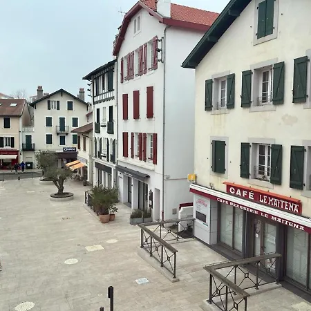Charmant T3 Lumineux Avec Cuisine Neuve Et Proche Plages A Saint Charles, - Fr-1-239-968 *