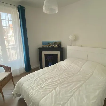 Charmant T3 Lumineux Avec Cuisine Neuve Et Proche Plages A Saint Charles, - Fr-1-239-968 *